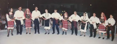 Παιδική χορωδία σε βραδινή συναυλία