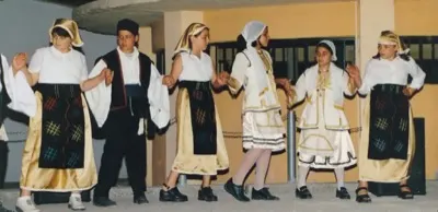 Παιδικό χορευτικό με παραδοσιακές φορεσιές